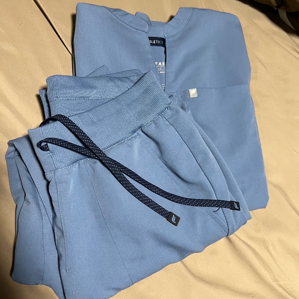 Fabletics Scrub Set (SMALL)